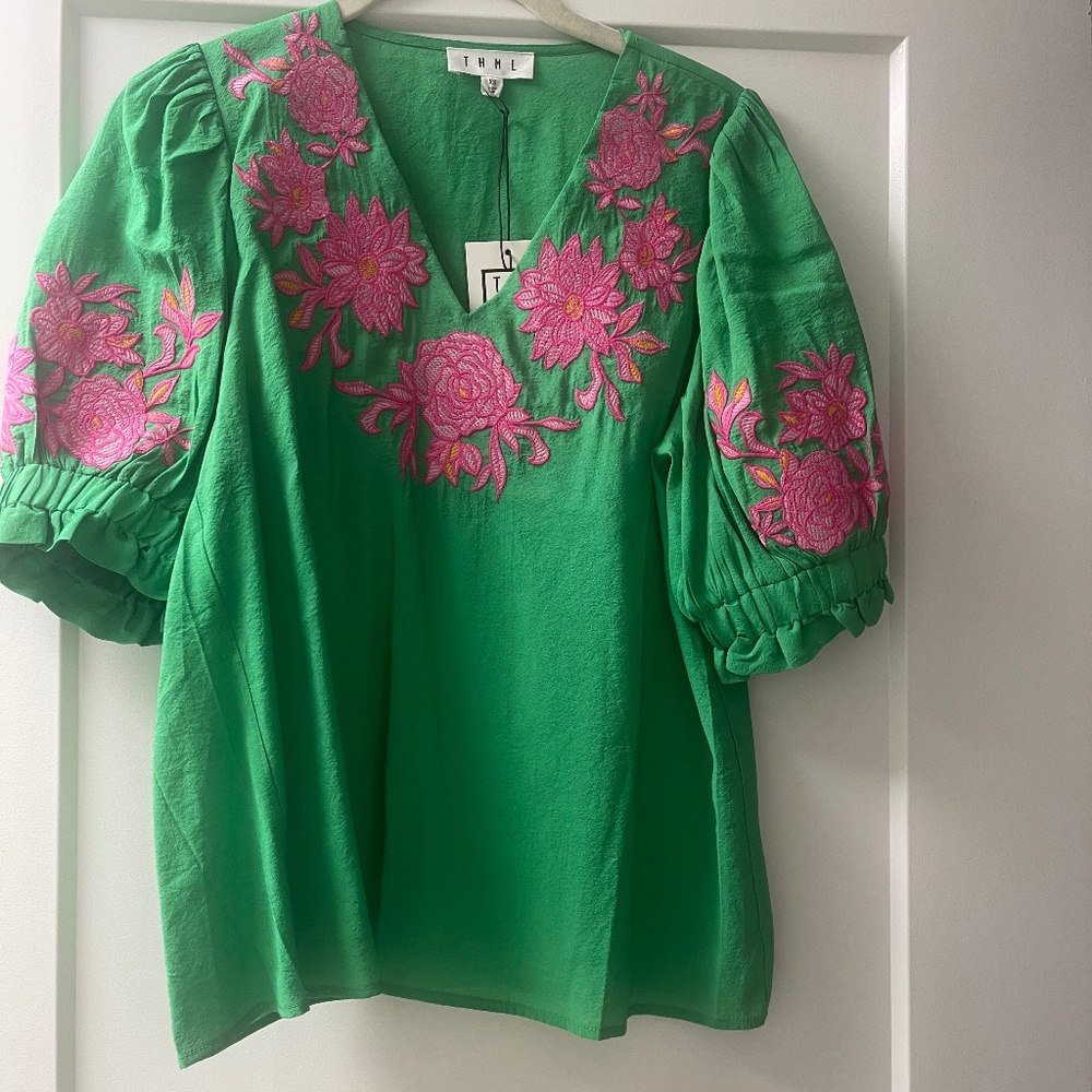 NWT  THML shirt size XS